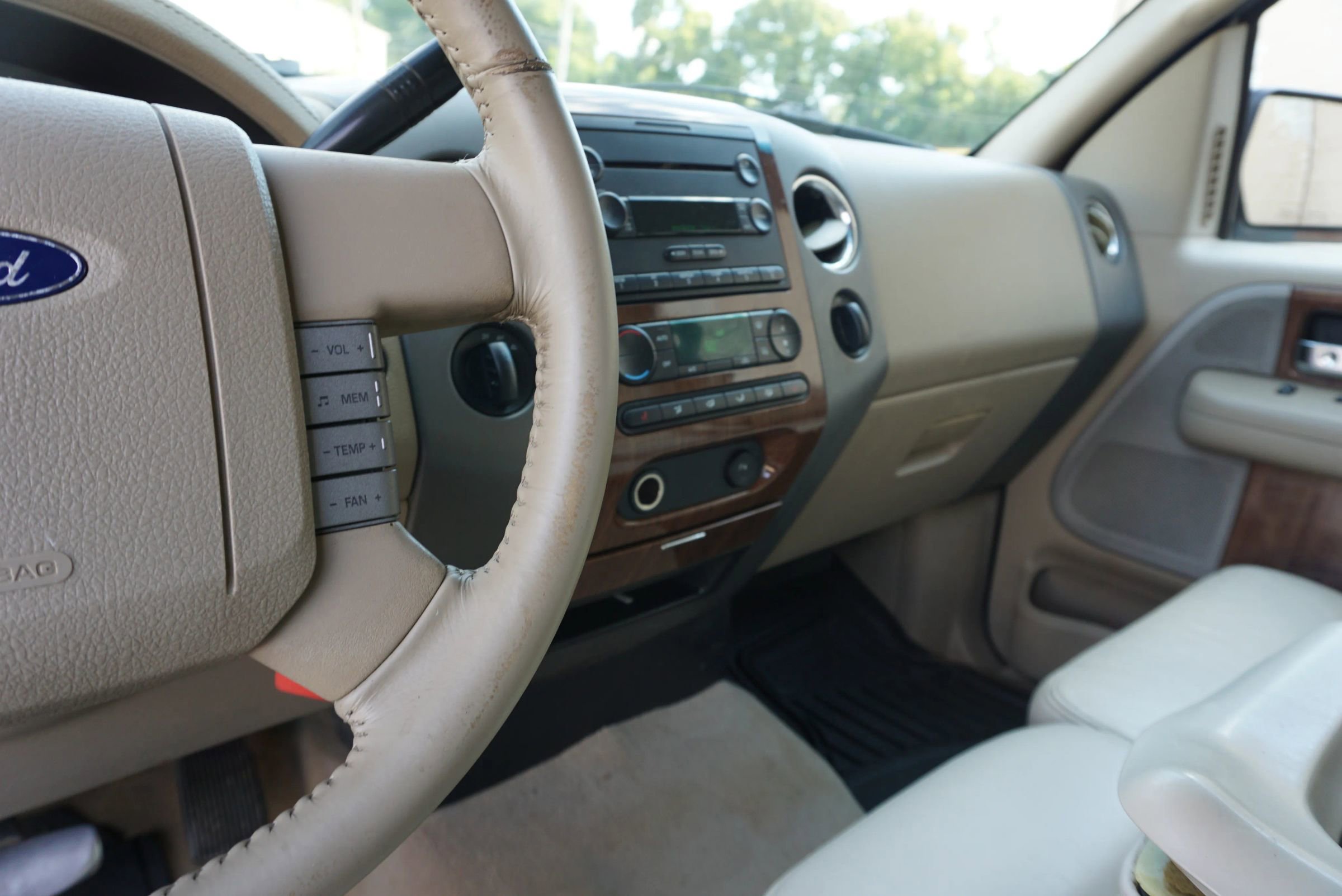 Used 2004 Ford F150 Lariat image 25