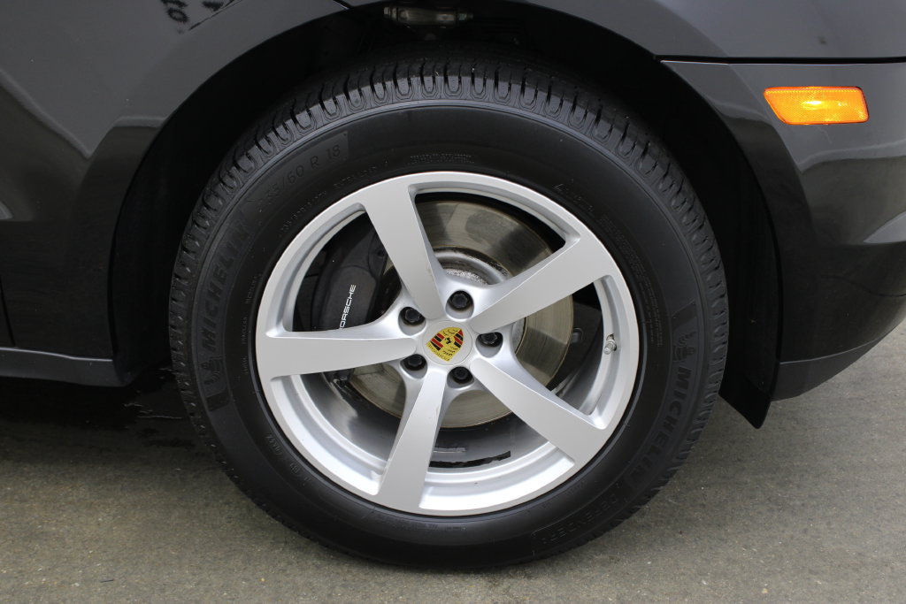 Used 2018 Porsche Macan AWD/4WD image 15