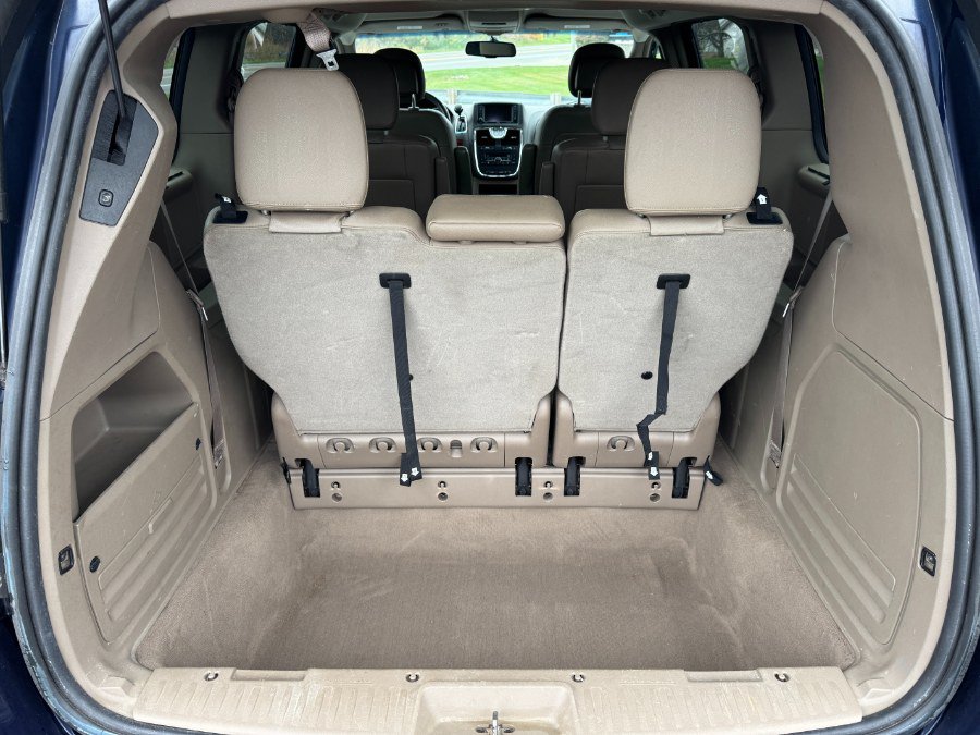 Used 2015 Chrysler Town & Country Touring w/ Driver Convenience Group FWD image 18