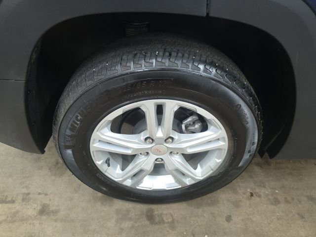 Used 2023 GMC Terrain SLE w/ Driver Convenience Package image 9