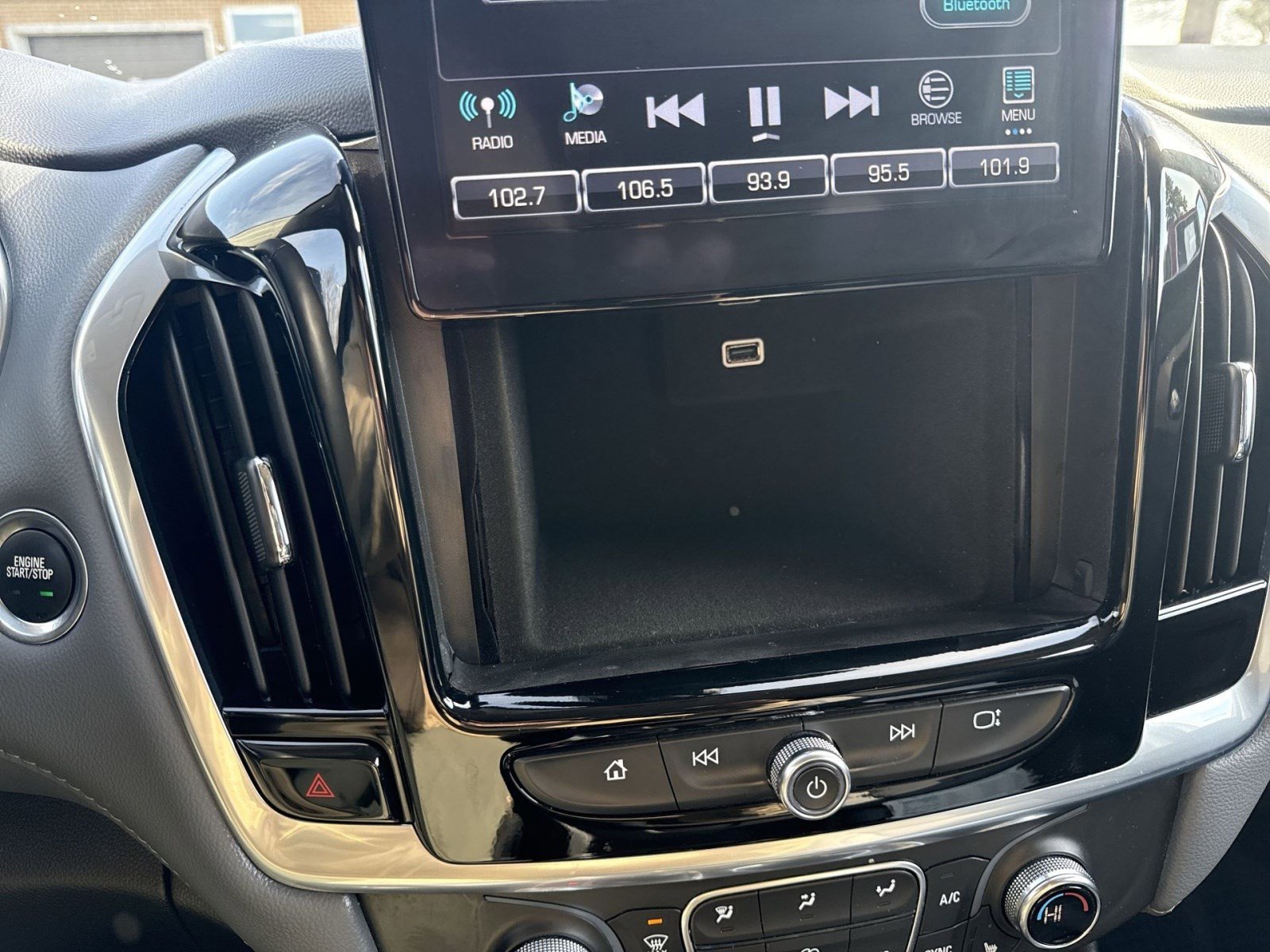 Used 2019 Chevrolet Traverse LT w/ LT Premium Package image 19