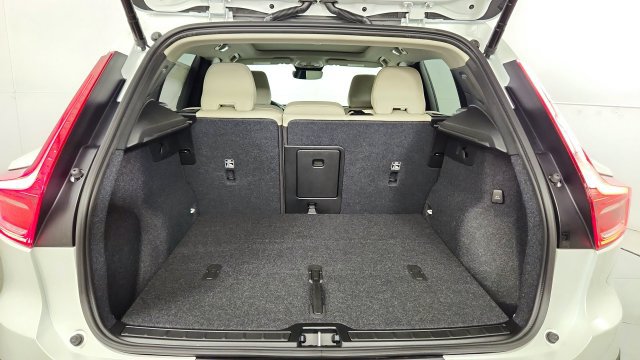 New 2026 Volvo XC40 B5 Plus w/ Protection Package Premier AWD/4WD image 39