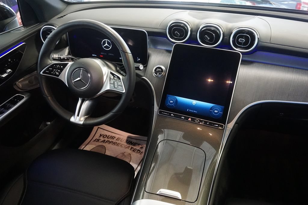 Used 2024 Mercedes-Benz GLC 300 4MATIC image 29