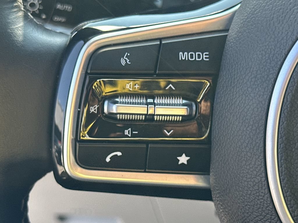 Used 2024 Kia Carnival LX FWD image 23