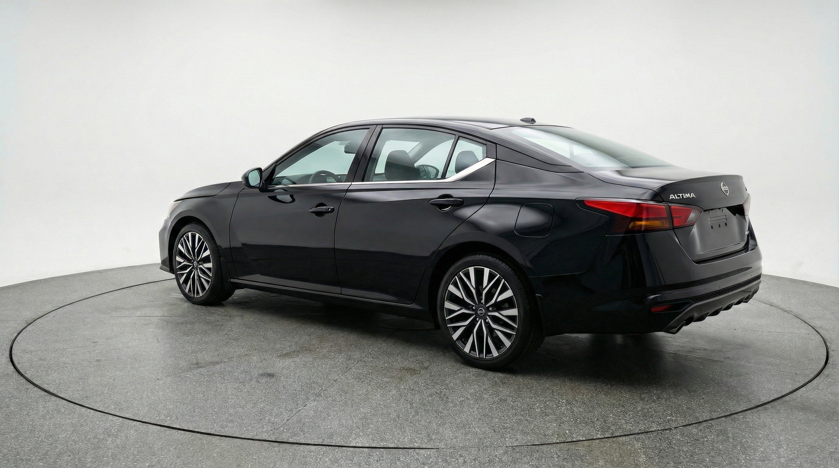 Used 2025 Nissan Altima 2.5 SV image 6