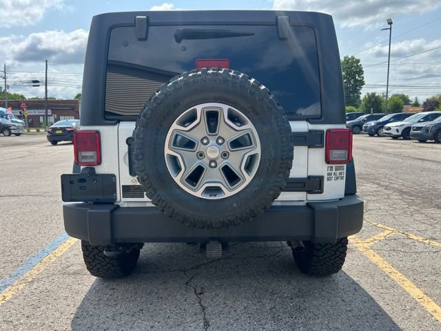 Used 2015 Jeep Wrangler Unlimited Rubicon w/ Connectivity Group AWD/4WD image 4
