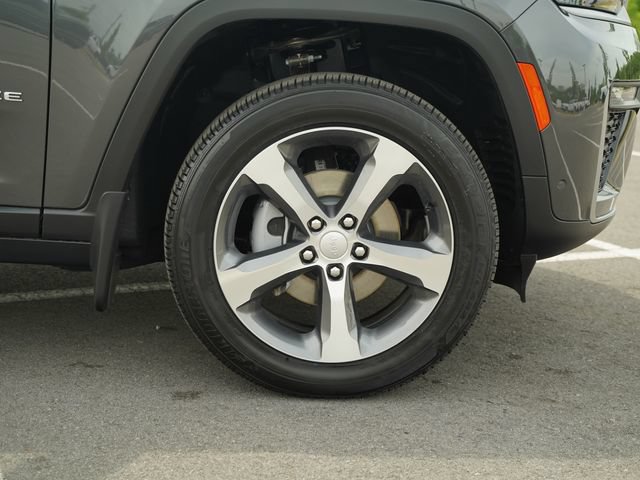 New 2026 Jeep Grand Cherokee Limited w/ Luxury Tech Group II AWD/4WD image 44