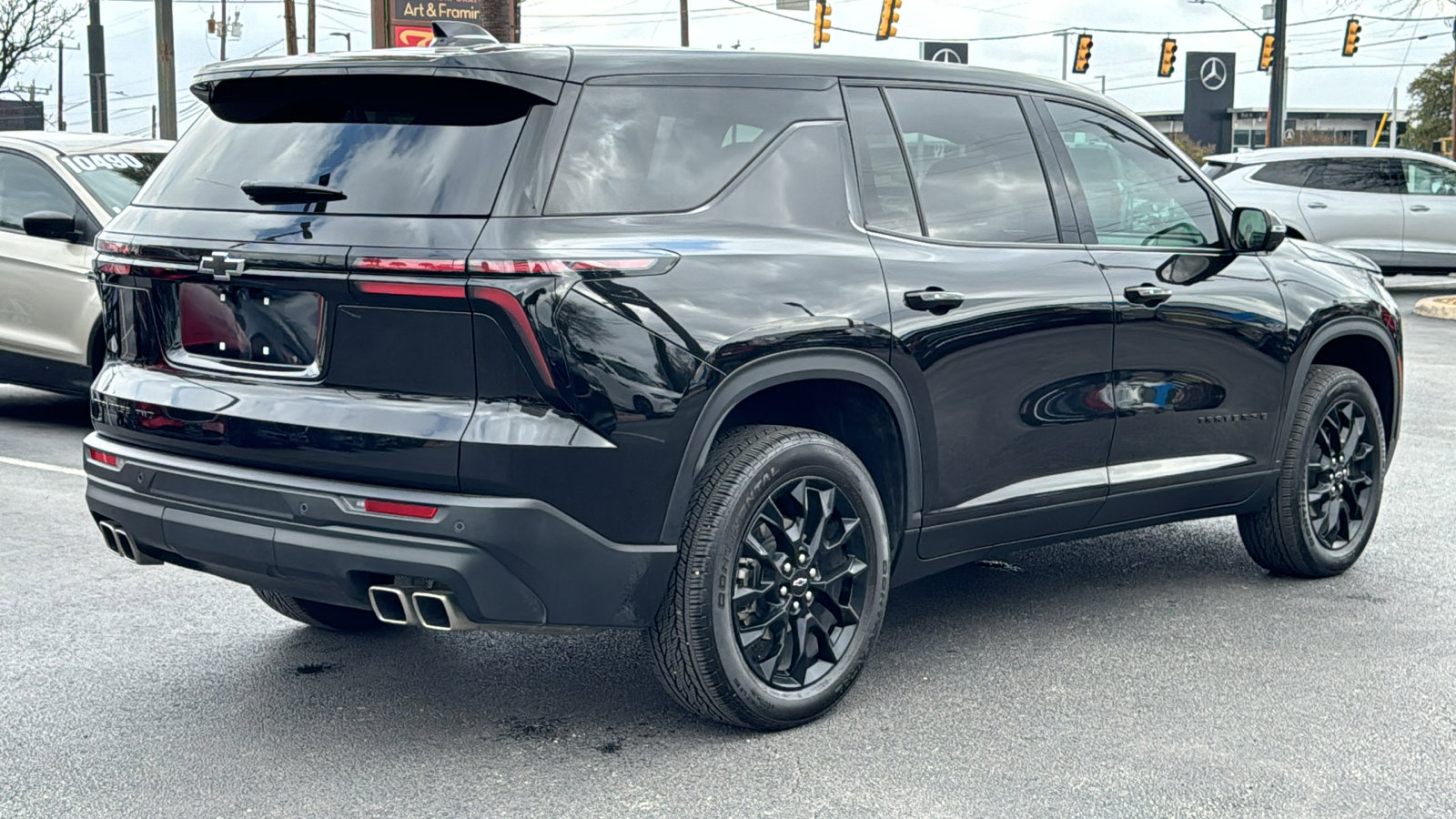 Used 2024 Chevrolet Traverse LS w/ Midnight/Sport Edition image 8