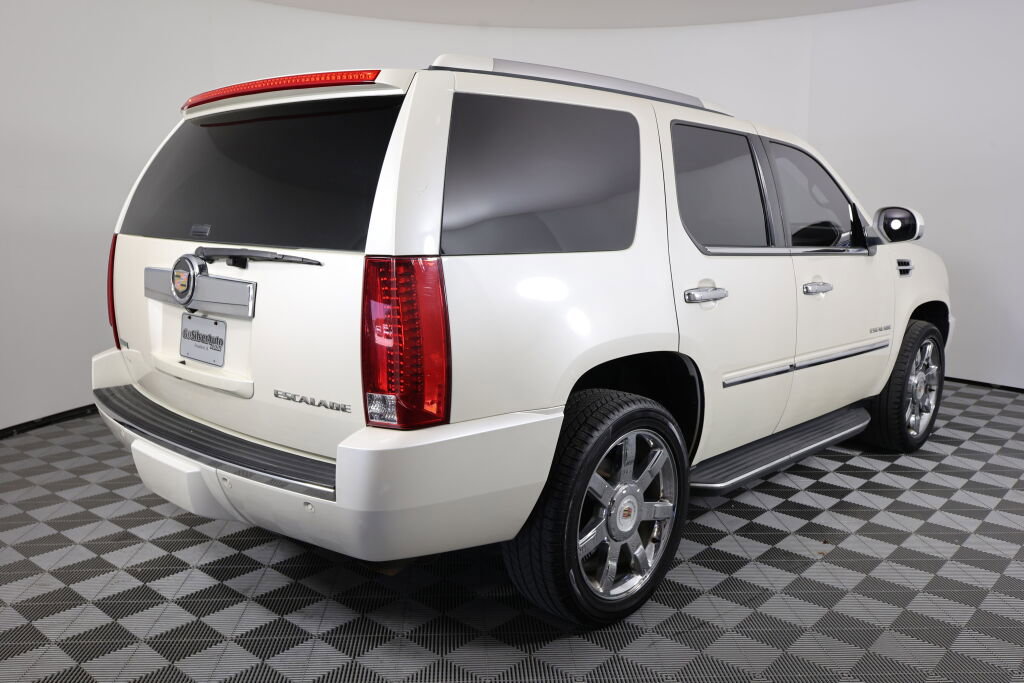 Used 2010 Cadillac Escalade Luxury AWD/4WD image 2