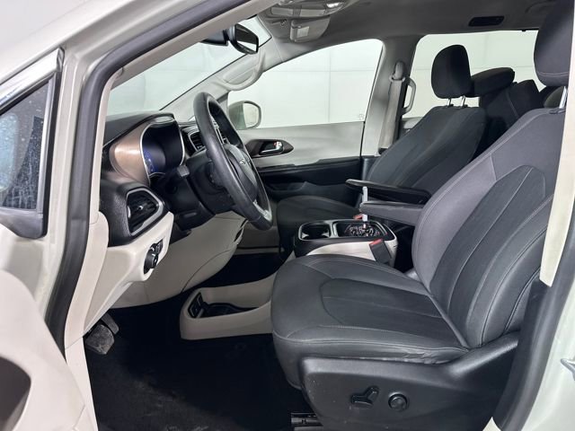 Used 2019 Chrysler Pacifica Touring Plus w/ Tire & Wheel Group image 11