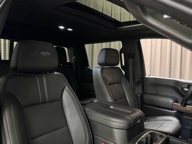 Used 2021 Chevrolet Silverado 1500 High Country w/ Technology Package AWD/4WD image 11