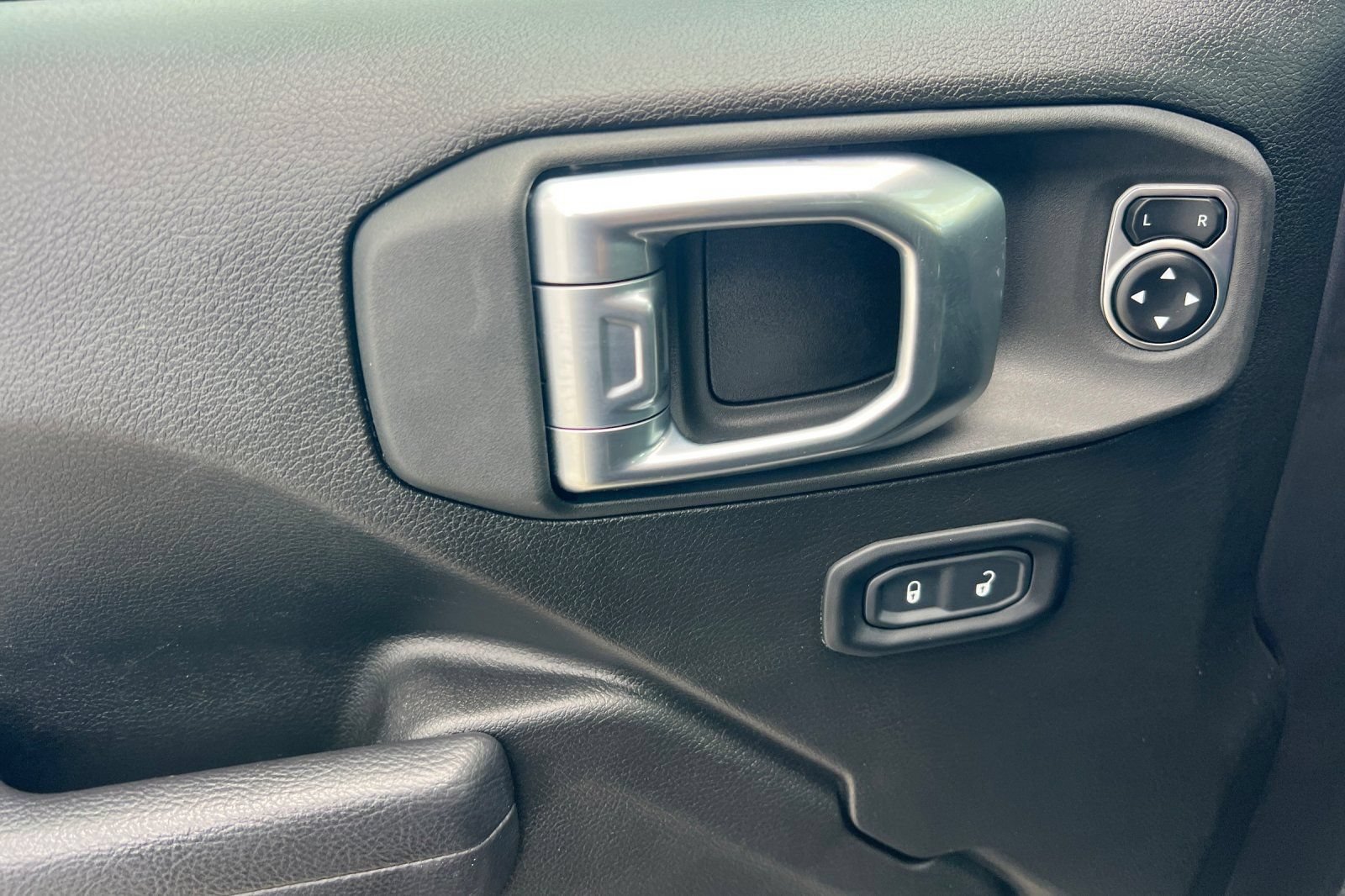 Used 2024 Jeep Gladiator Sport AWD/4WD image 8