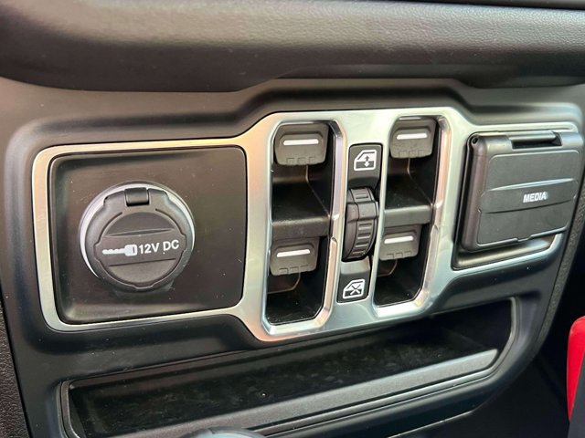 Used 2024 Jeep Wrangler Unlimited Sahara w/ Safety Group AWD/4WD image 28