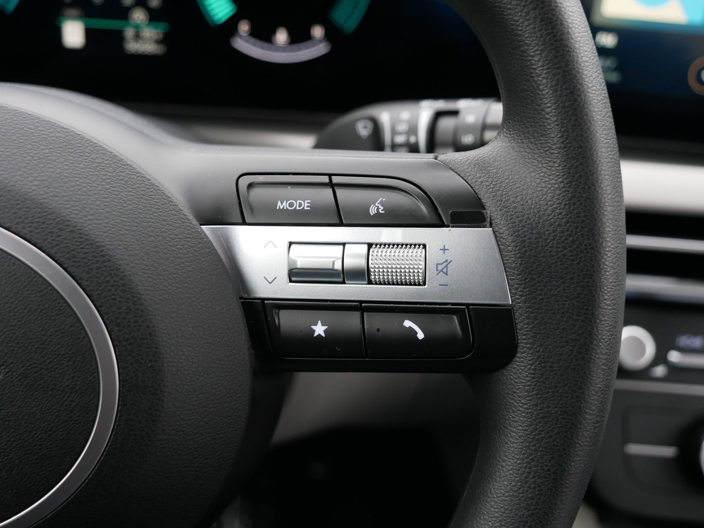 Certified 2025 Hyundai Tucson SE image 30