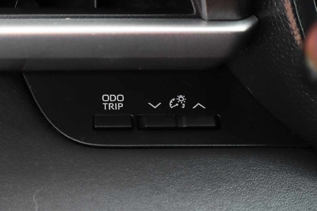 Used 2021 Toyota Highlander L FWD image 23