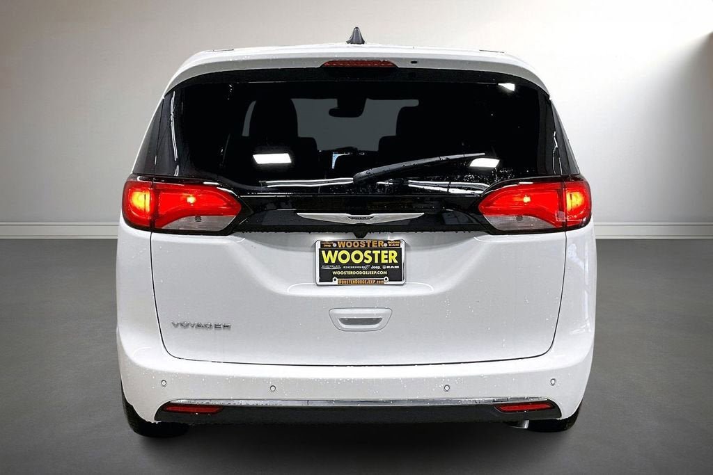 New 2026 Chrysler Voyager LX image 4