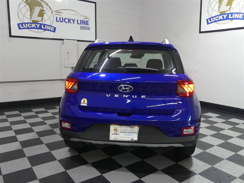 Used 2022 Hyundai Venue SEL FWD image 8