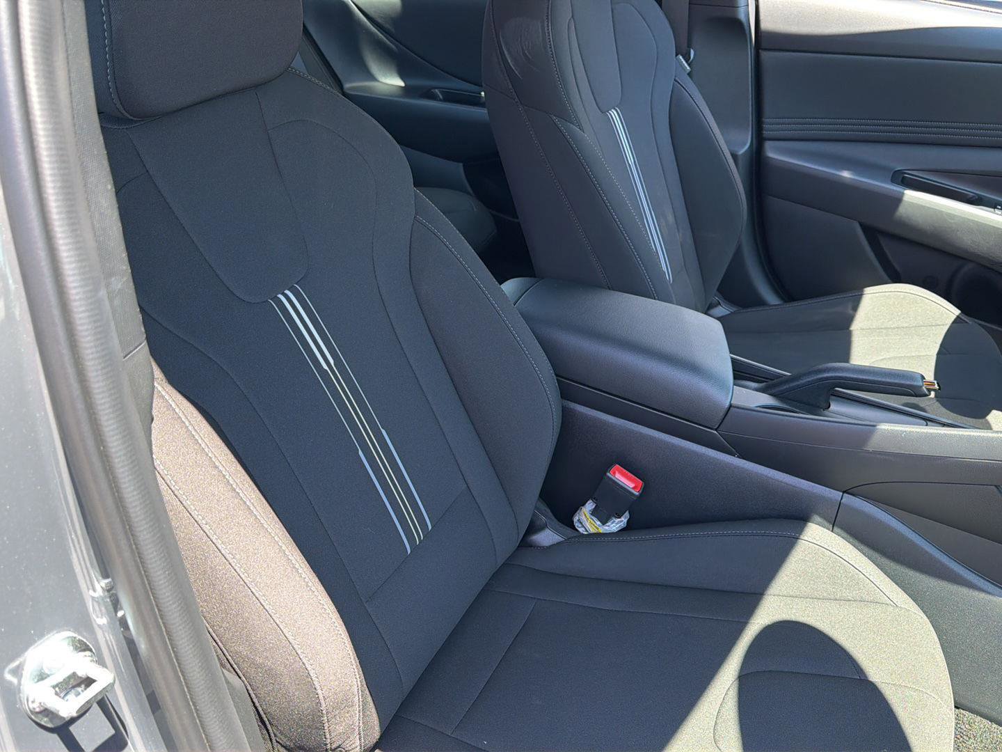 Used 2025 Hyundai Elantra Sport FWD image 5