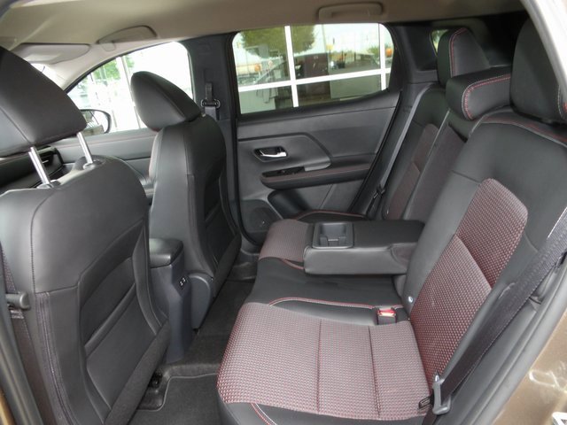 Certified 2025 Nissan Kicks SR image 19