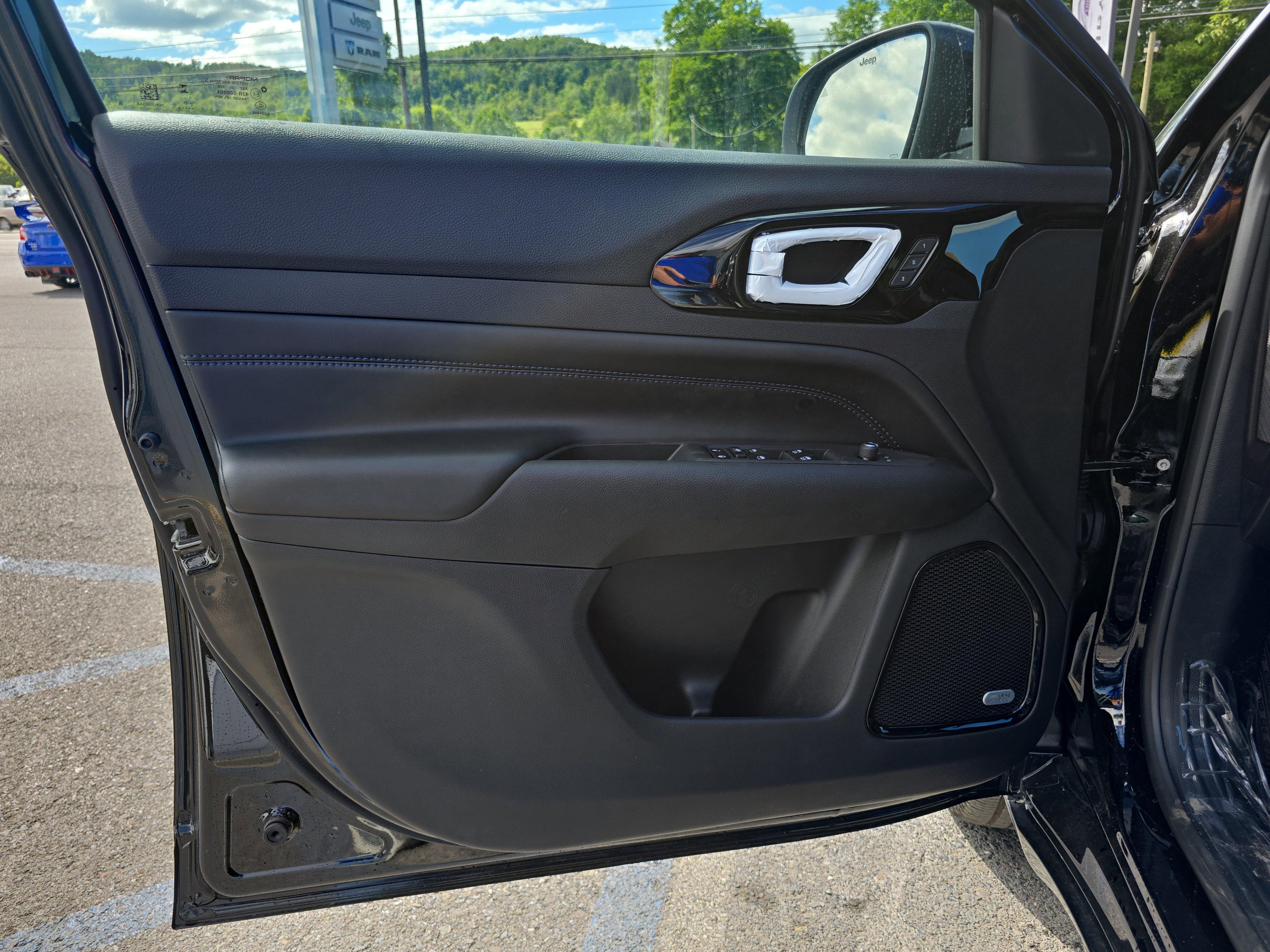 New 2025 Jeep Compass Limited w/ High Altitude Package image 16