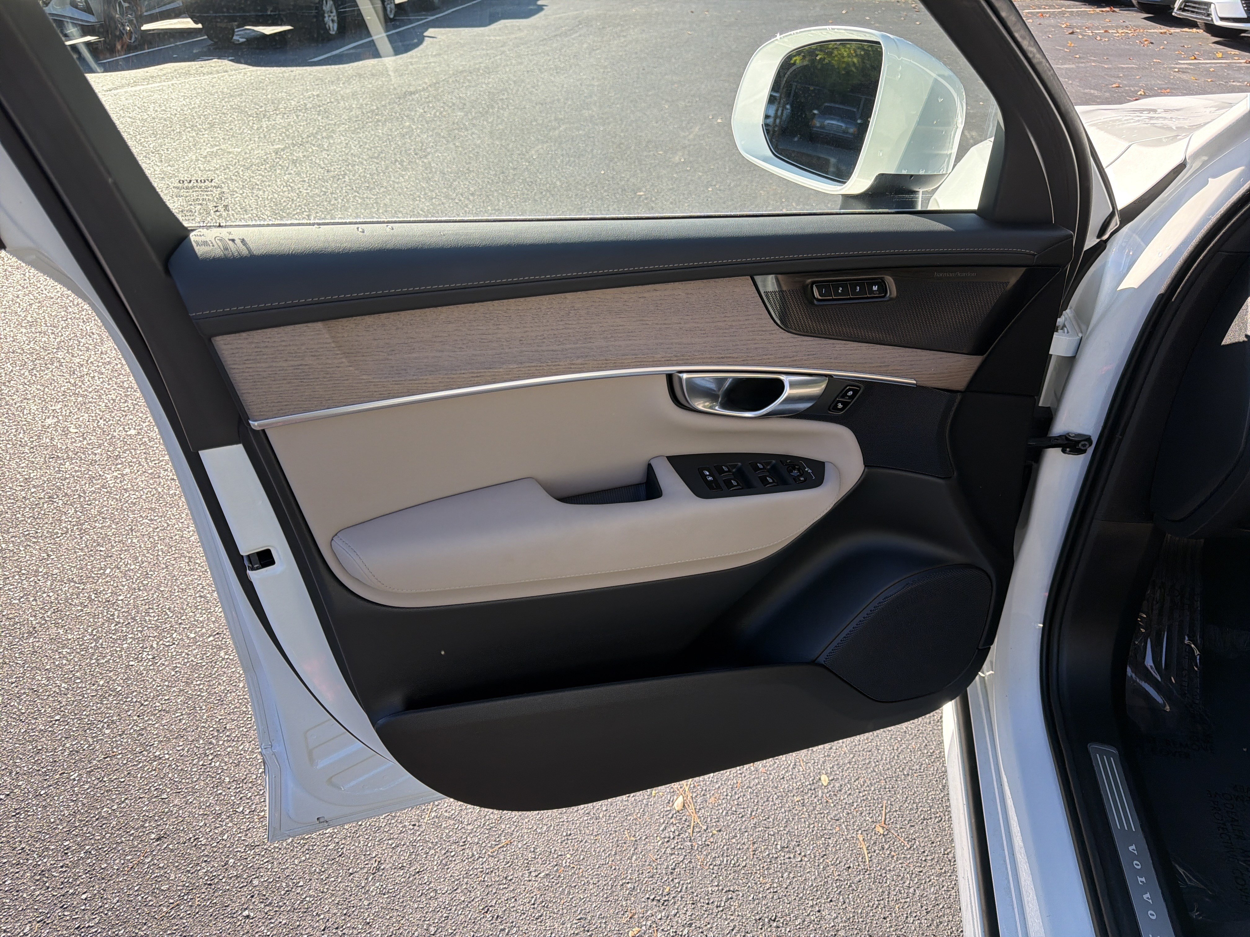 Certified 2026 Volvo XC90 B6 Plus AWD/4WD image 19
