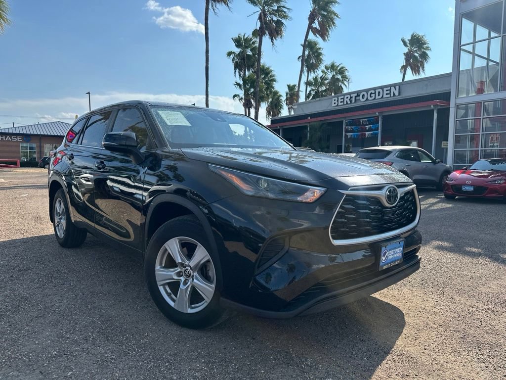 Used 2023 Toyota Highlander L FWD image 1