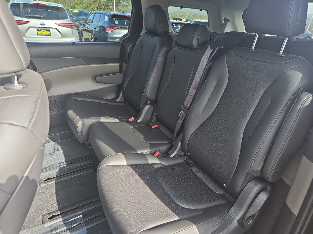 New 2026 Kia Carnival EX image 29