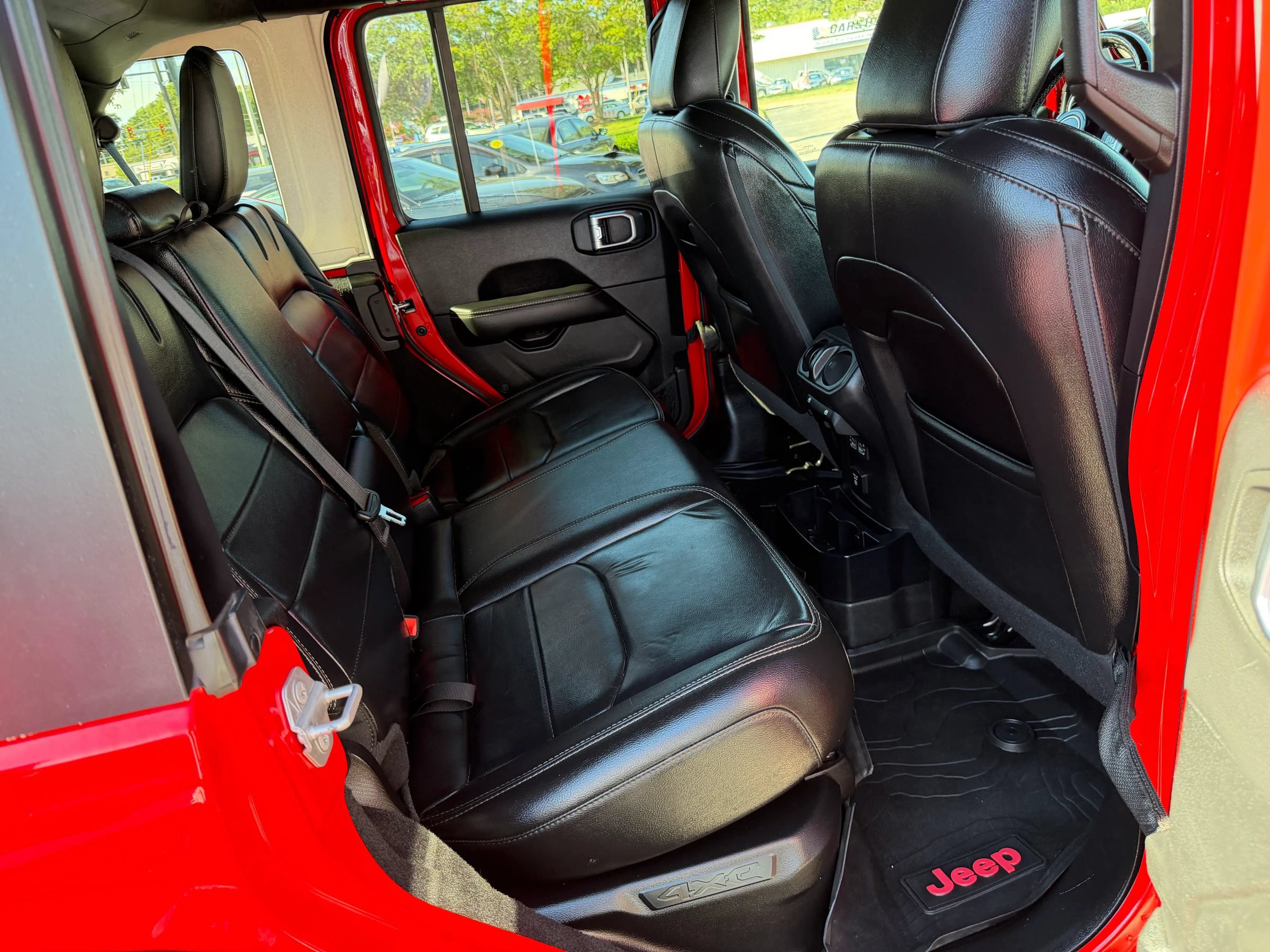 Used 2021 Jeep Wrangler Unlimited Sahara w/ Cold Weather Group AWD/4WD image 19