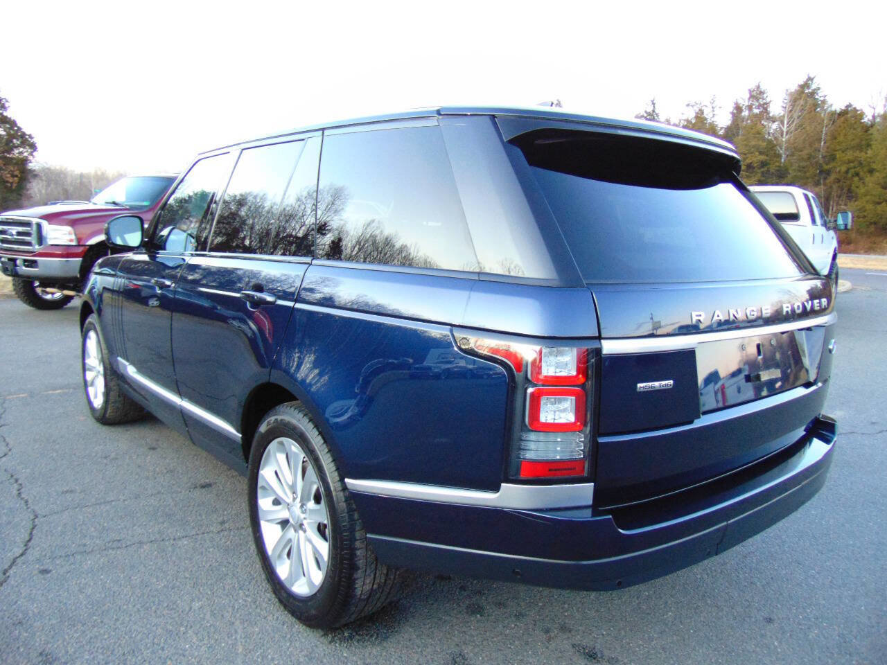 Used 2017 Land Rover Range Rover HSE image 32