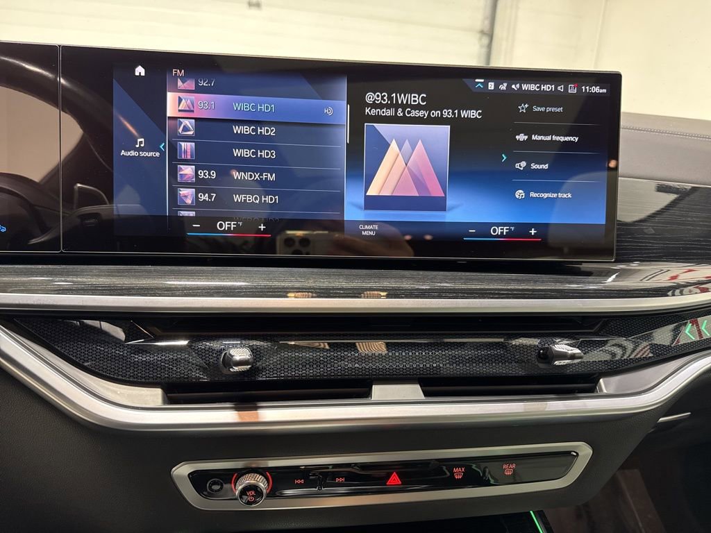 Used 2023 BMW X7 xDrive40i w/ M Sport Package image 21