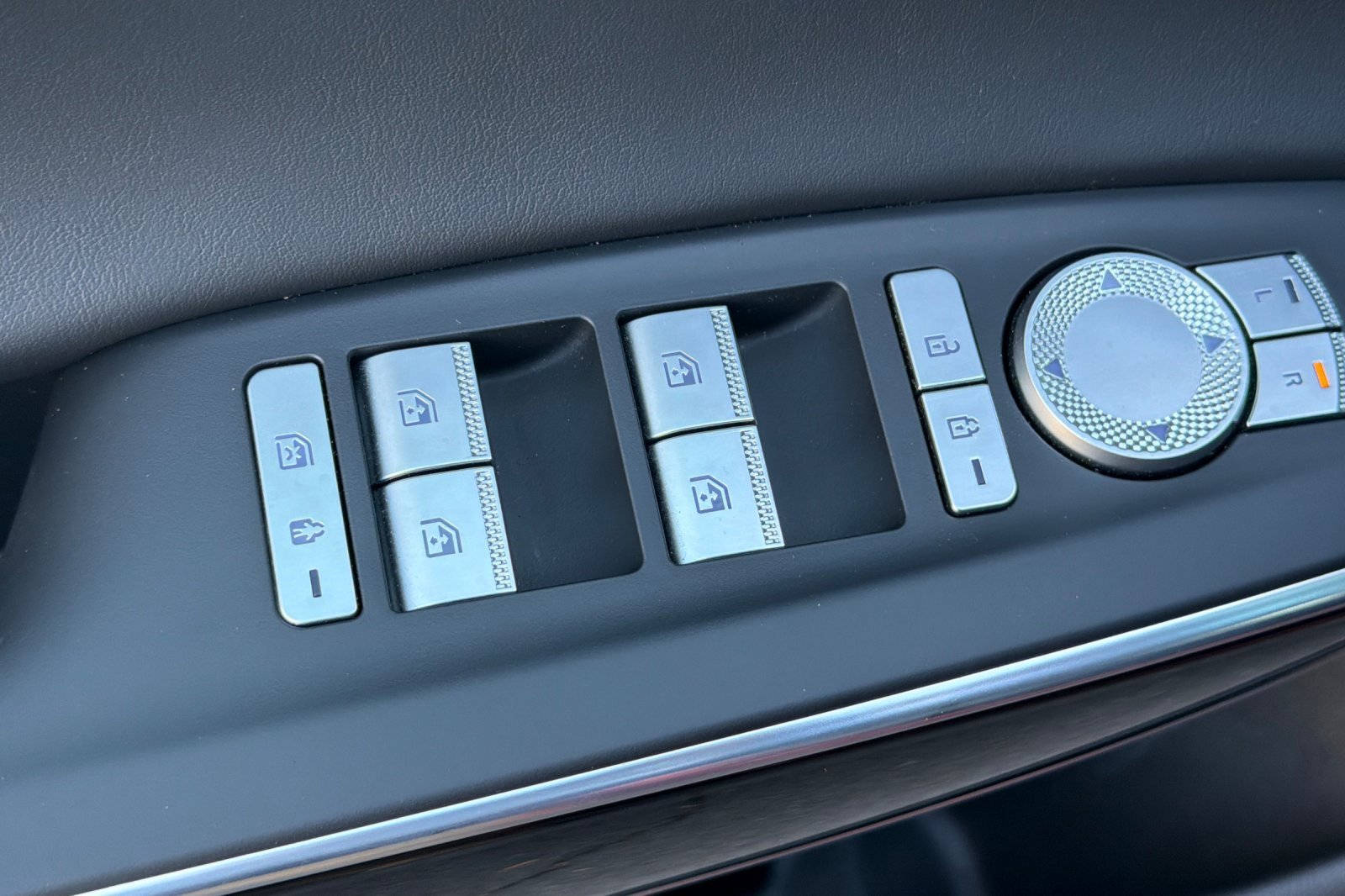 Used 2025 Genesis GV70 2.5T image 14