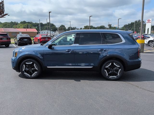 Used 2023 Kia Telluride EX w/ EX Captain's Chair Package AWD/4WD image 4