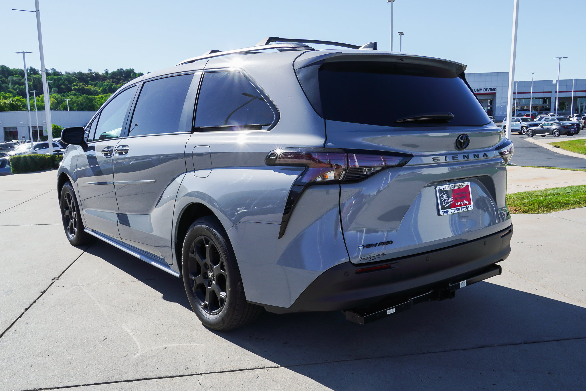 Certified 2025 Toyota Sienna XLE Woodland Edition AWD/4WD image 6