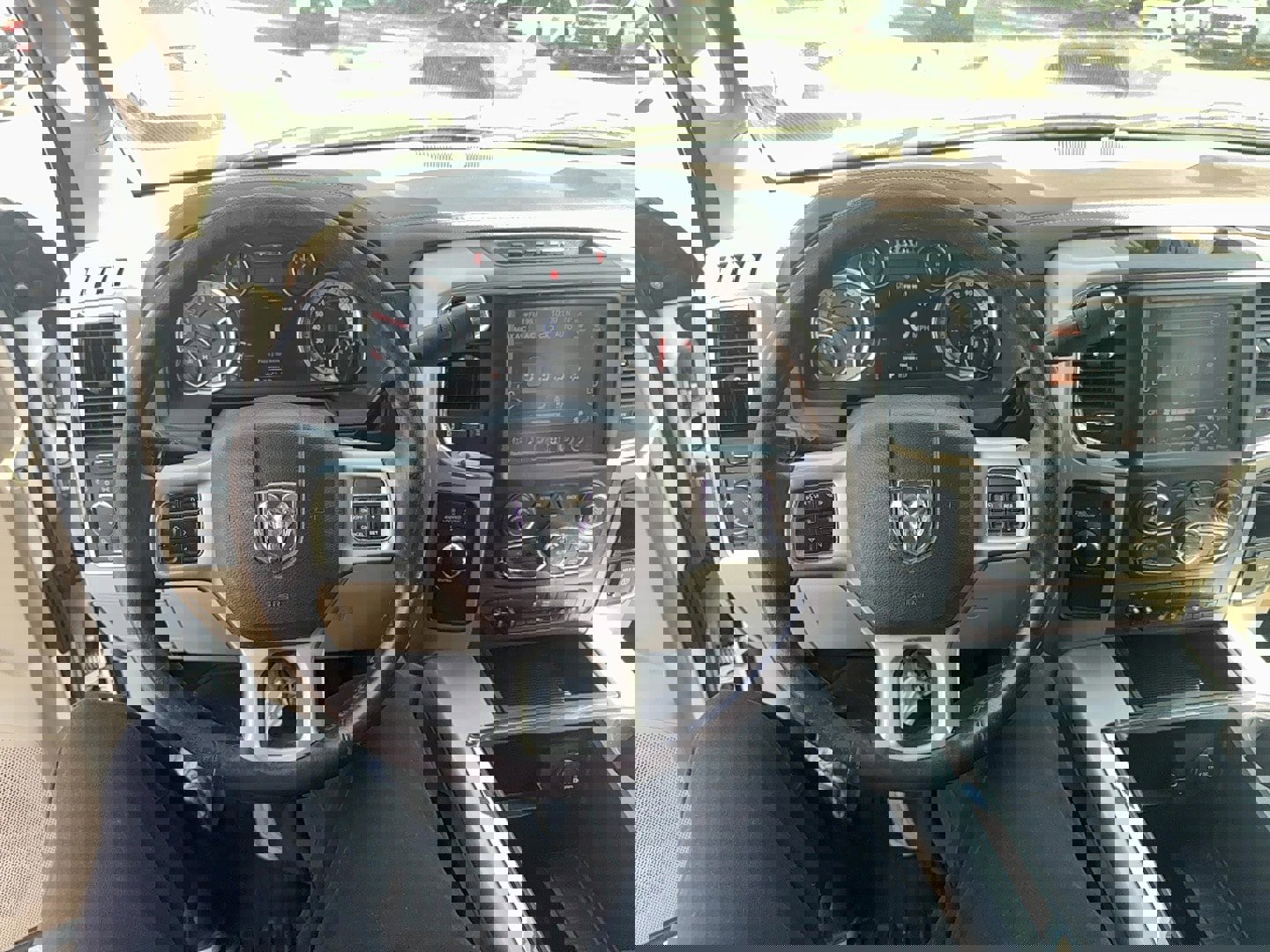 Used 2015 RAM 2500 Laramie w/ Protection Group image 13