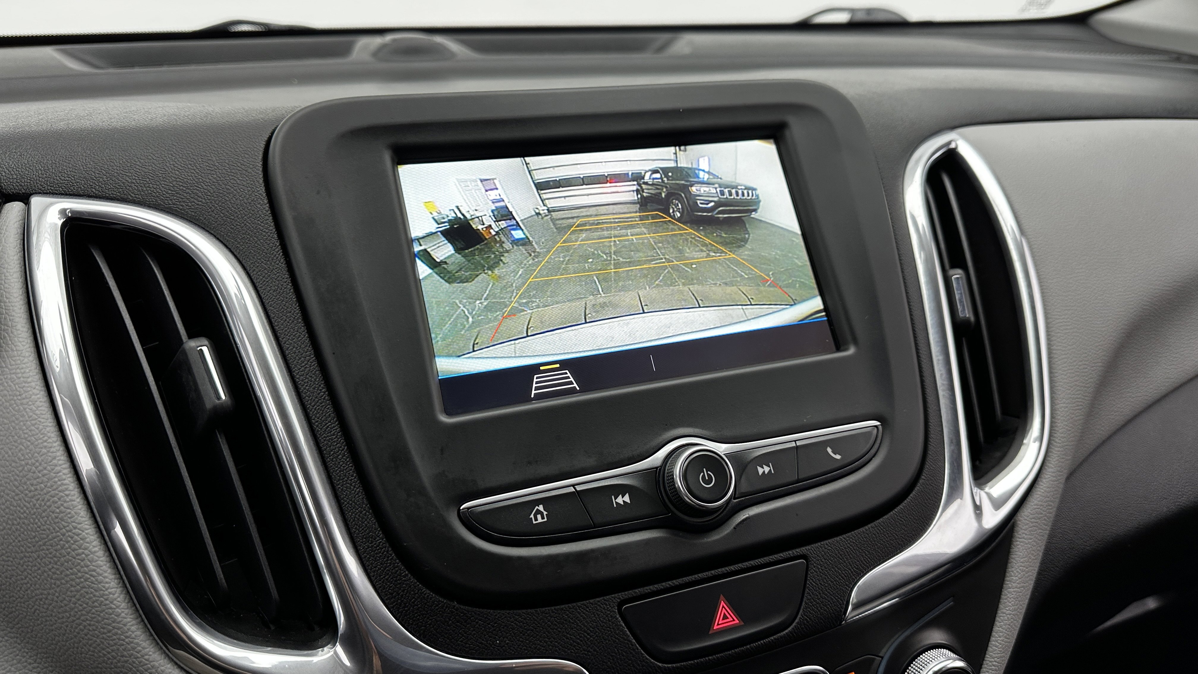 Used 2019 Chevrolet Equinox LS w/ LS Convenience Package image 16