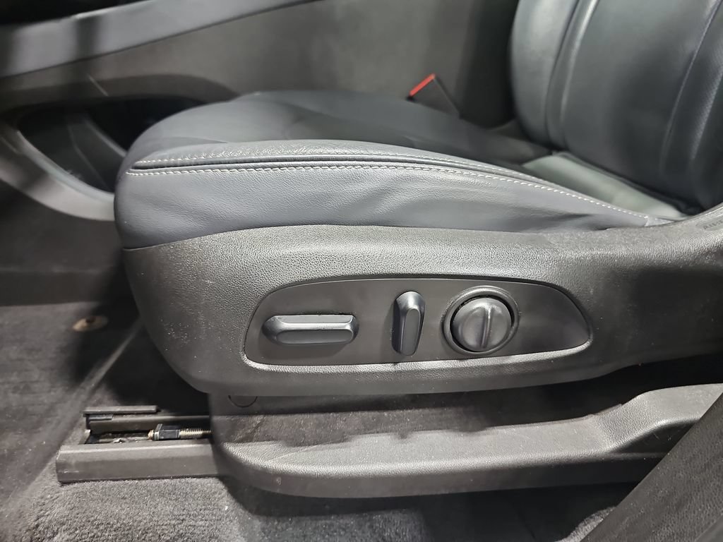 Used 2021 Buick Enclave Essence w/ Sound and Sites Package AWD/4WD image 30