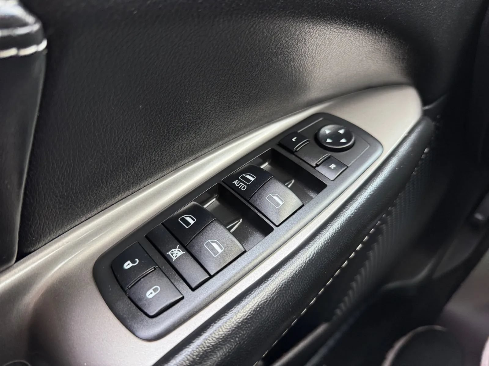 Used 2018 Dodge Journey Crossroad AWD/4WD image 39