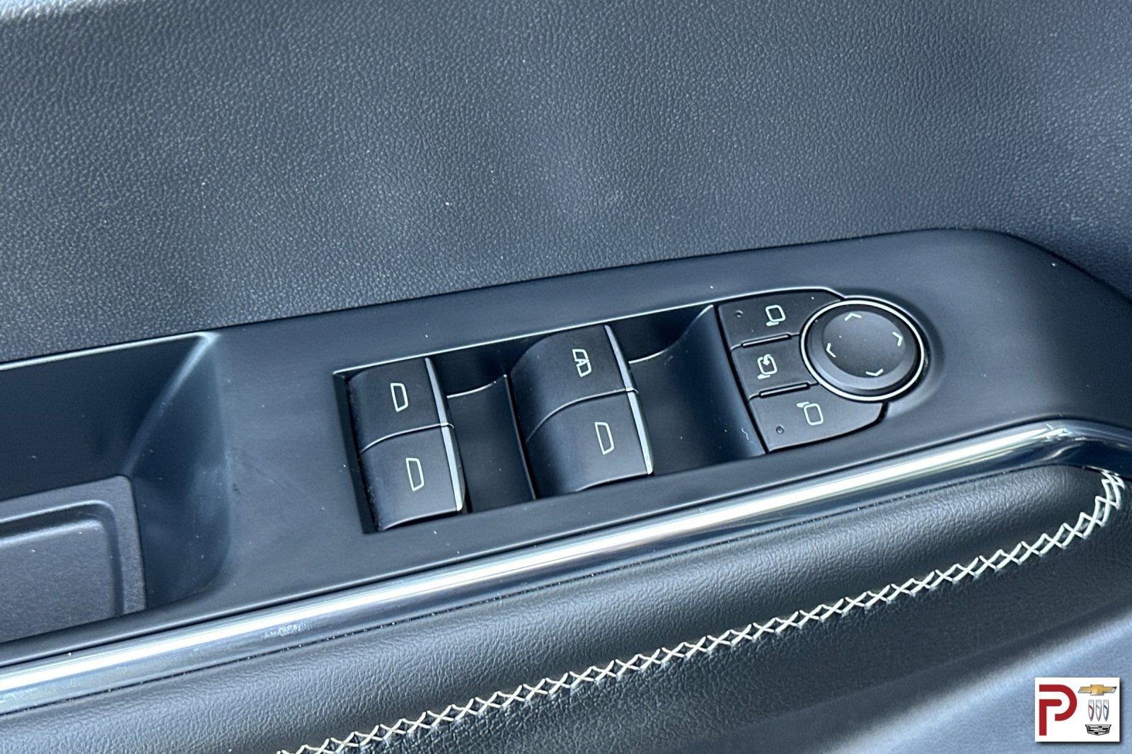 Used 2024 GMC Acadia Denali image 12