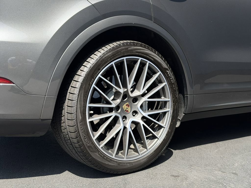 Used 2021 Porsche Cayenne Turbo AWD/4WD image 18