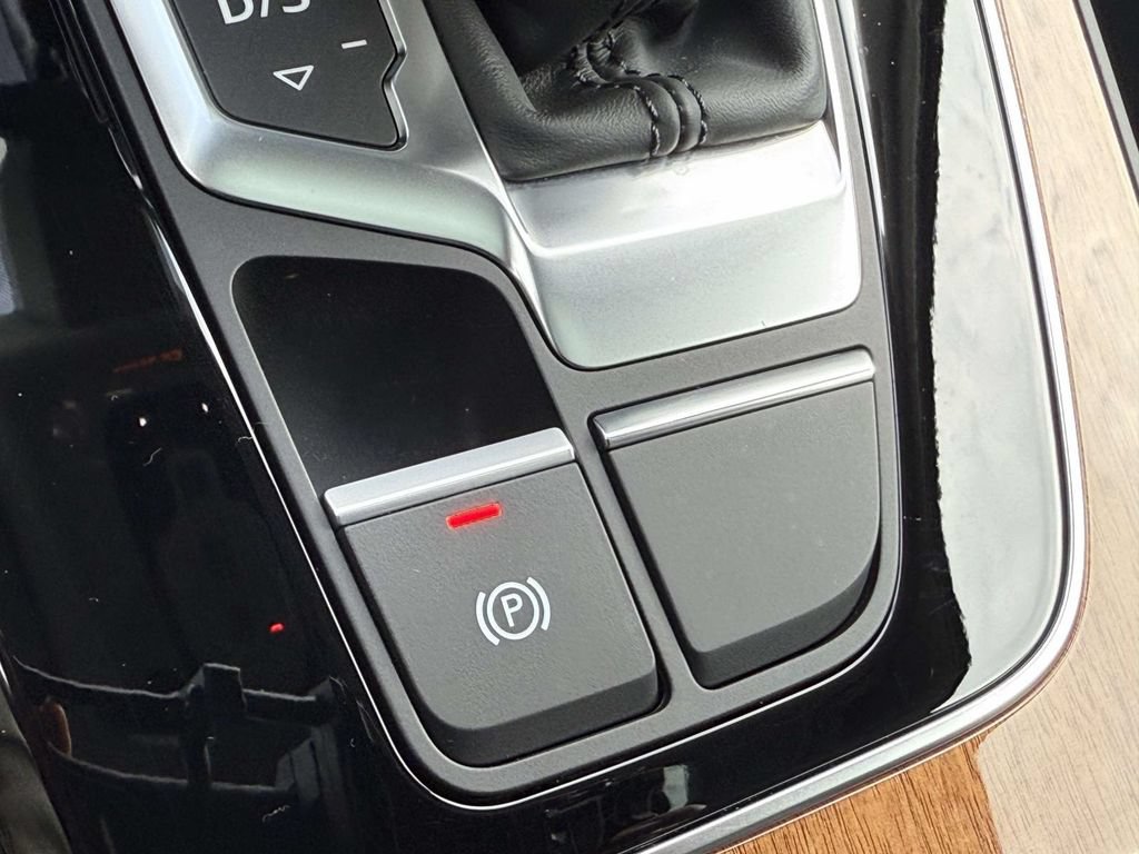 Used 2023 Audi Q5 2.0T Prestige w/ Prestige Package AWD/4WD image 25