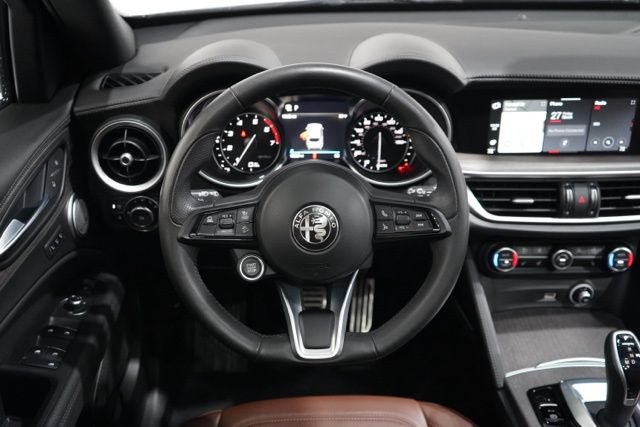 Used 2023 Alfa Romeo Stelvio Ti AWD/4WD image 12