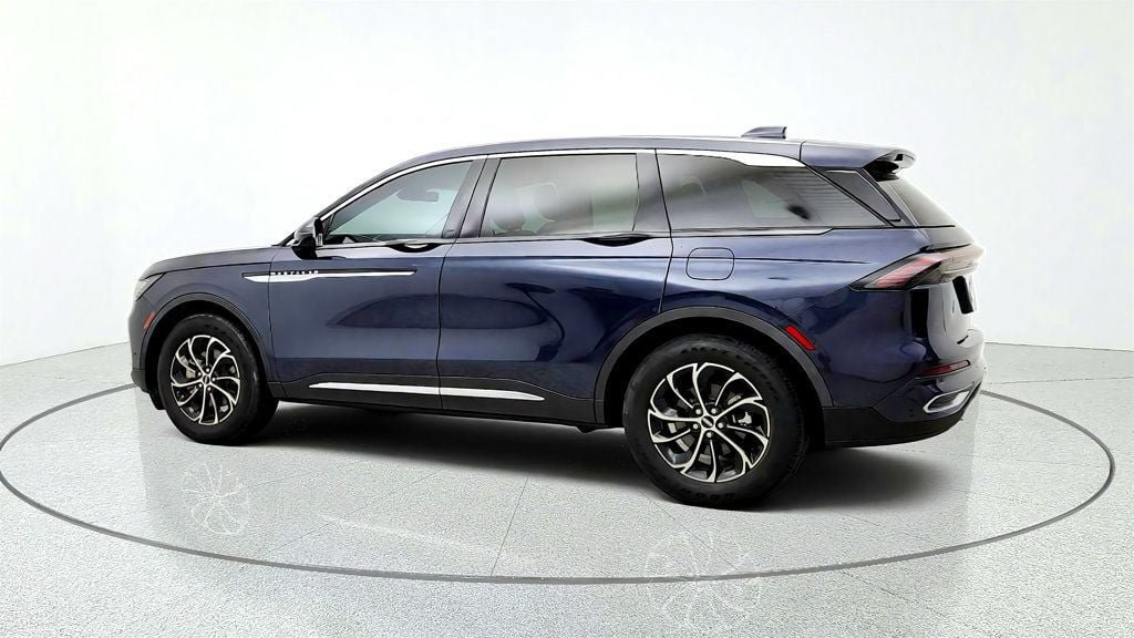 Used 2024 Lincoln Nautilus Premier AWD/4WD image 7
