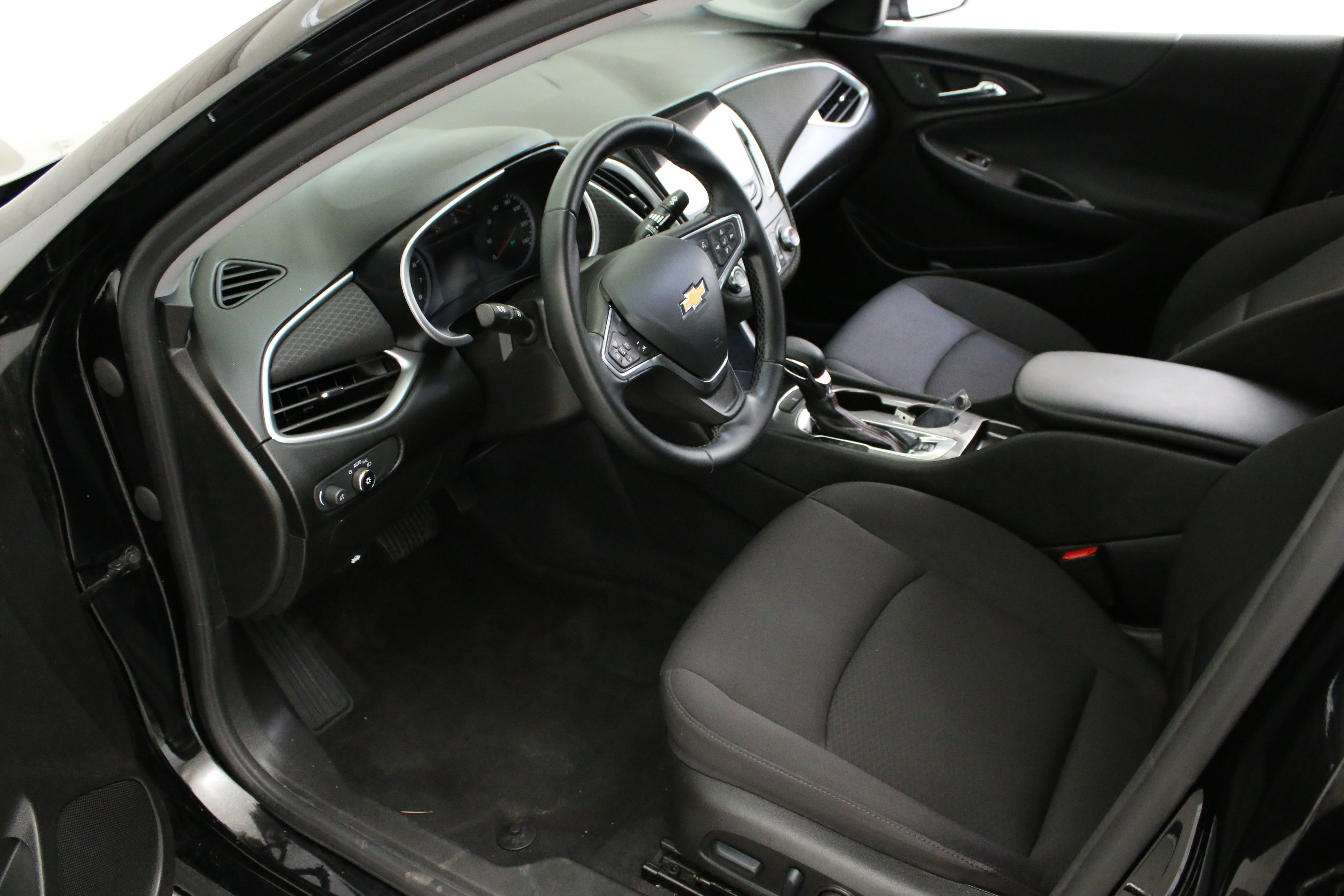 Used 2023 Chevrolet Malibu RS image 21