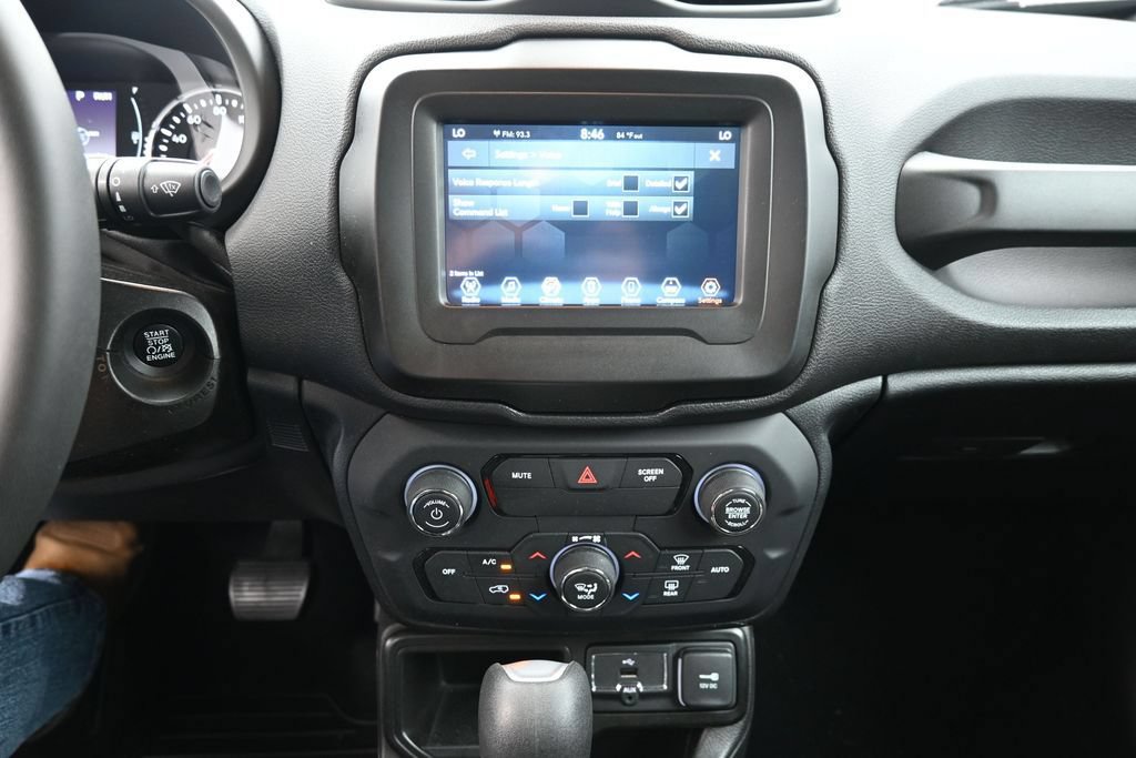 Used 2020 Jeep Renegade Latitude FWD image 12