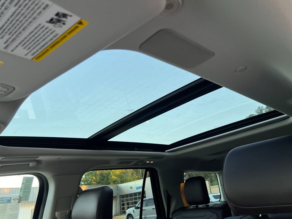 New 2025 Ford Expedition Platinum w/ Platinum Ultimate Package image 28