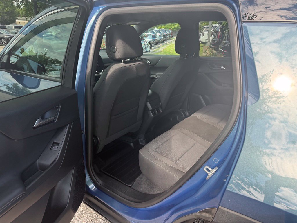 Used 2025 Chevrolet Equinox LT w/ Safety and Technology Package FWD image 11