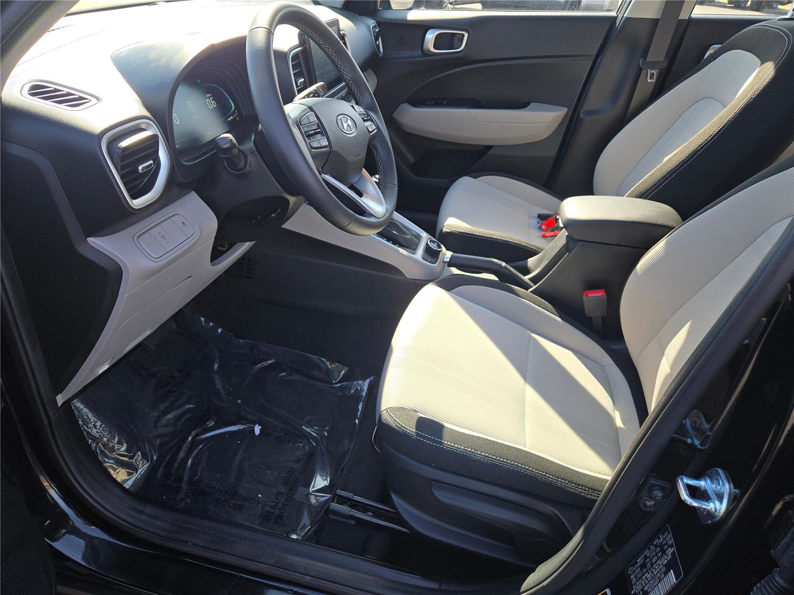 Used 2025 Hyundai Venue SEL image 26