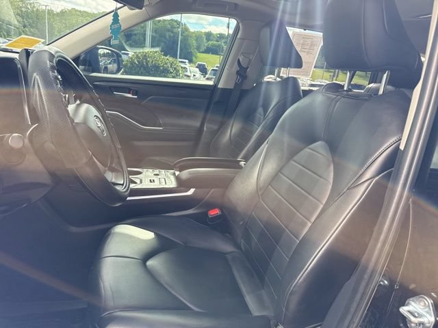 Used 2023 Toyota Highlander XLE AWD/4WD image 23