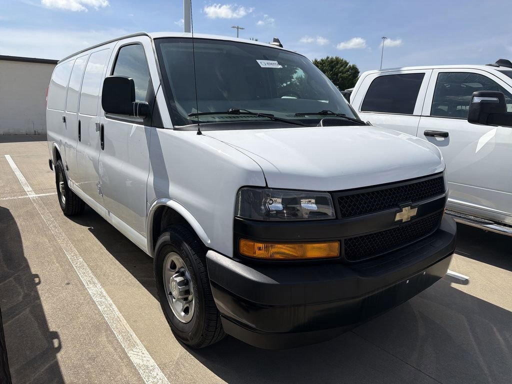 Used 2021 Chevrolet Express 2500 RWD image 2