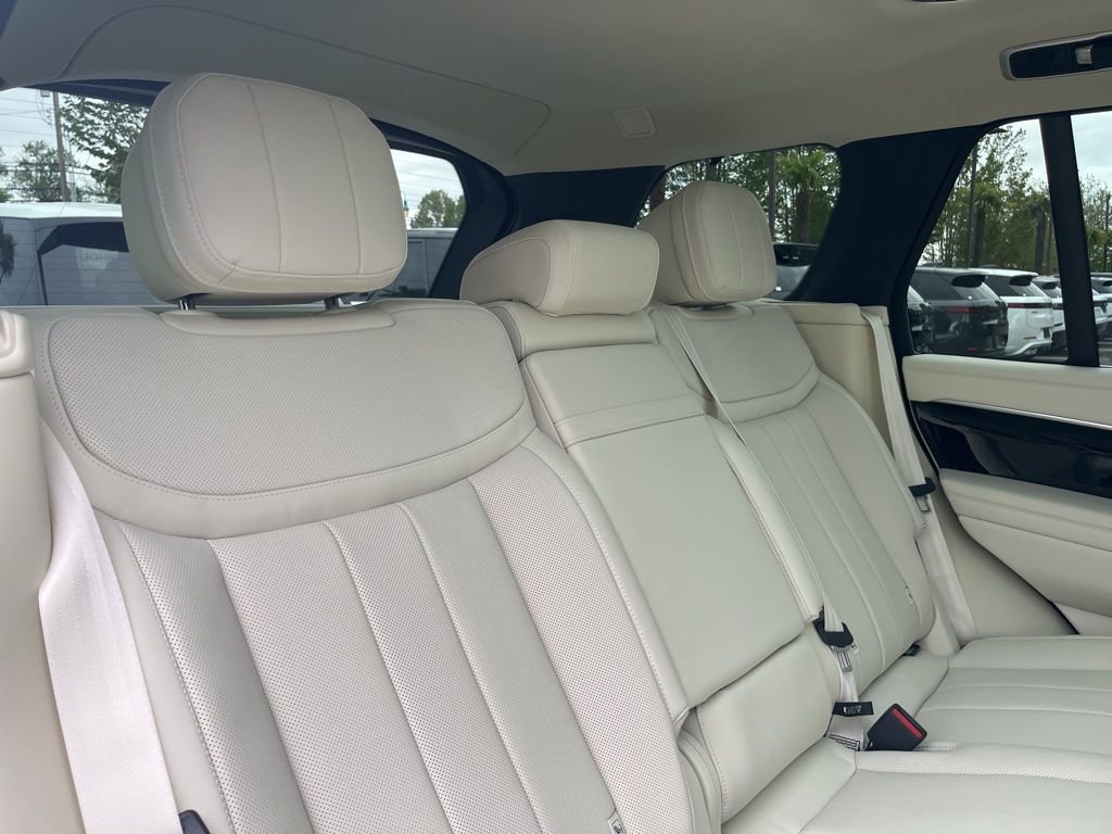 New 2026 Land Rover Range Rover SE AWD/4WD image 17